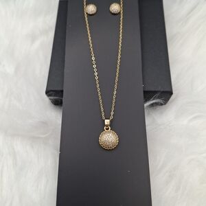 Elegant Gold Necklace and Earring Set